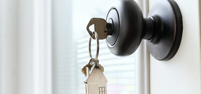 Bifold Door Knob Replacement in Healdsburg, California